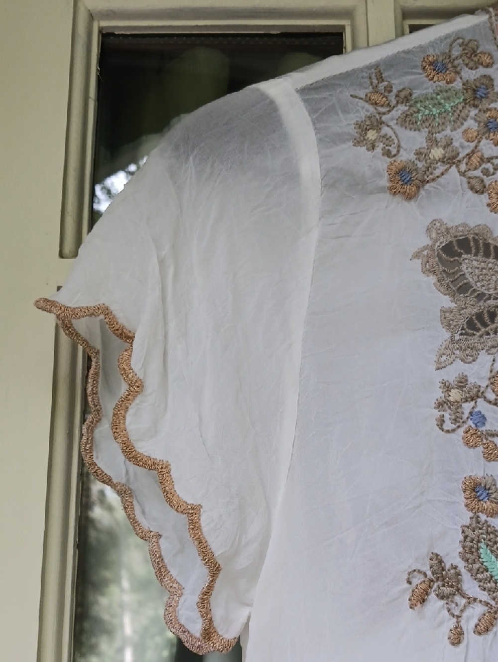 Bohohemian Embroidered Flowy Blouse - Picture 4 of 11